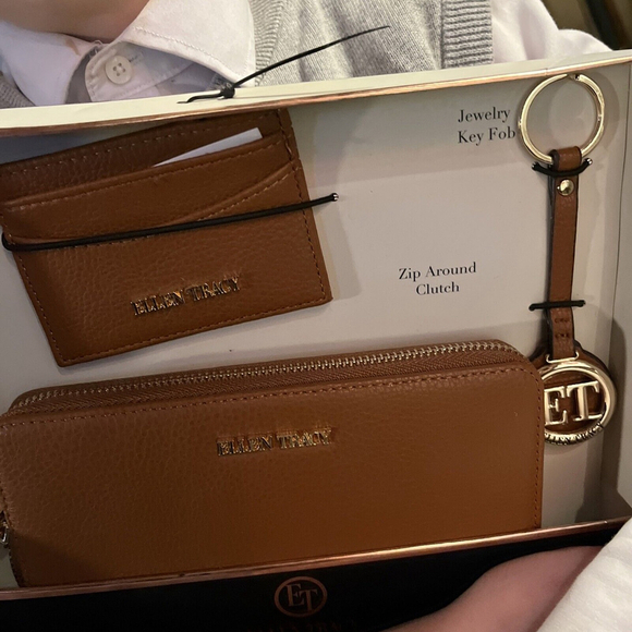 Nwt Clutch Wallet Nwt Ellen Tracy Brown Leather keychain and card holder - Picture 2 of 4